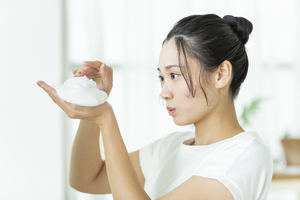 【肌荒れ改善】正しい洗顔の手順と5つのポイントをわかりやすく解説！