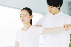 肩甲骨はがしで筋肉を和らげるべき？セルフチェックで肩甲骨の硬さを知ろう！